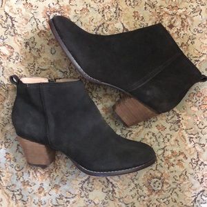 Lands End Size Suede Leather Zip Bootie 